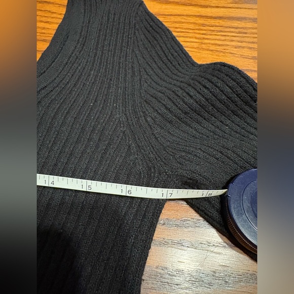 Old Navy Ribbed Top - Picture 3 of 4